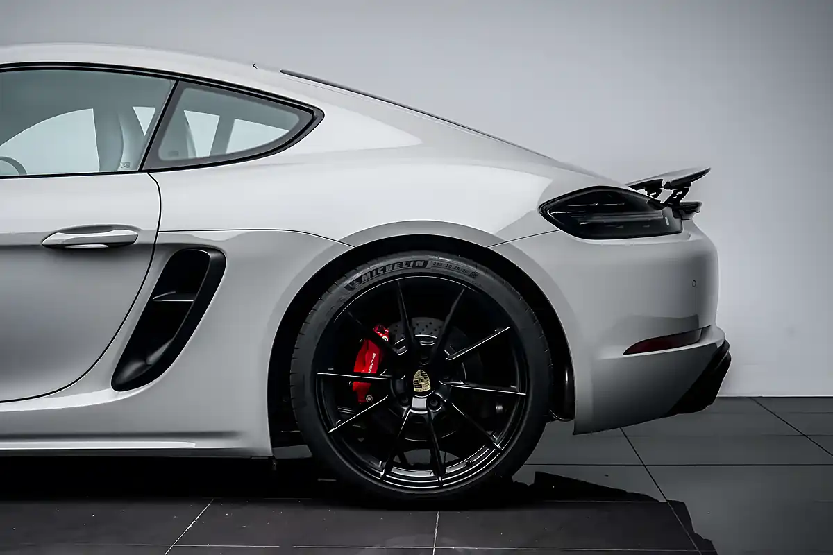 Used 2022 Porsche 718 Cayman Gts Crayon - Interior and Exterior details 12