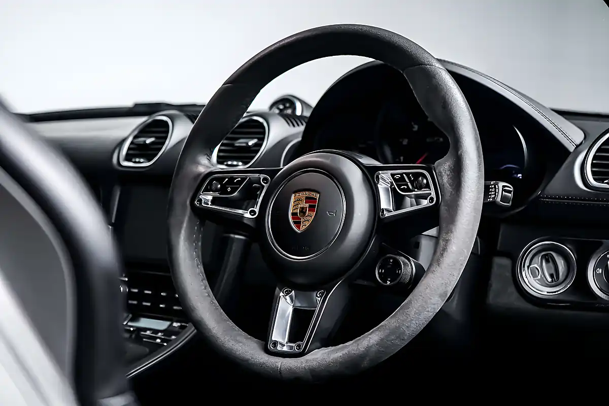 Used 2022 Porsche 718 Cayman Gts Crayon - Interior and Exterior details 18