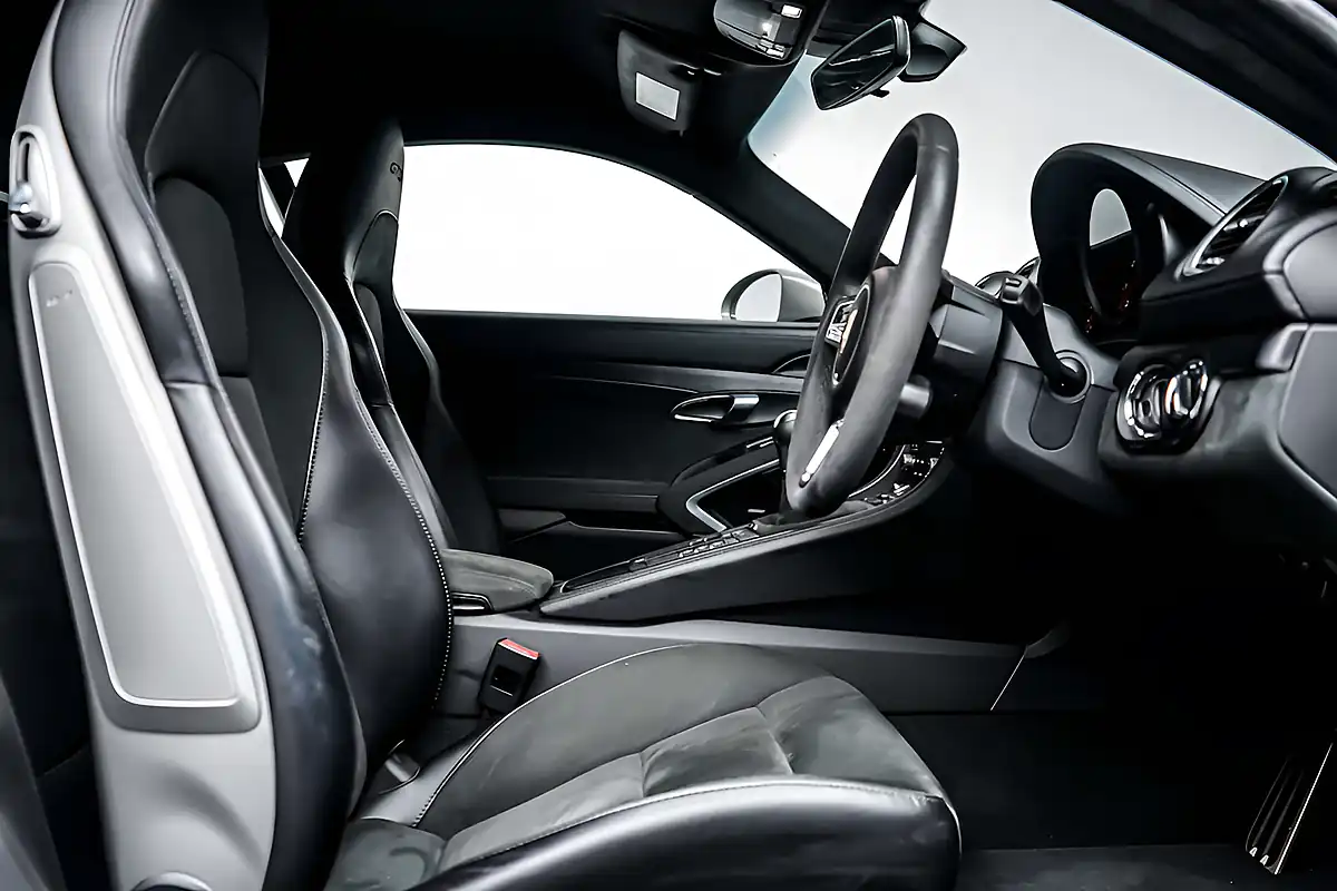 Used 2022 Porsche 718 Cayman Gts Crayon - Interior and Exterior details 6