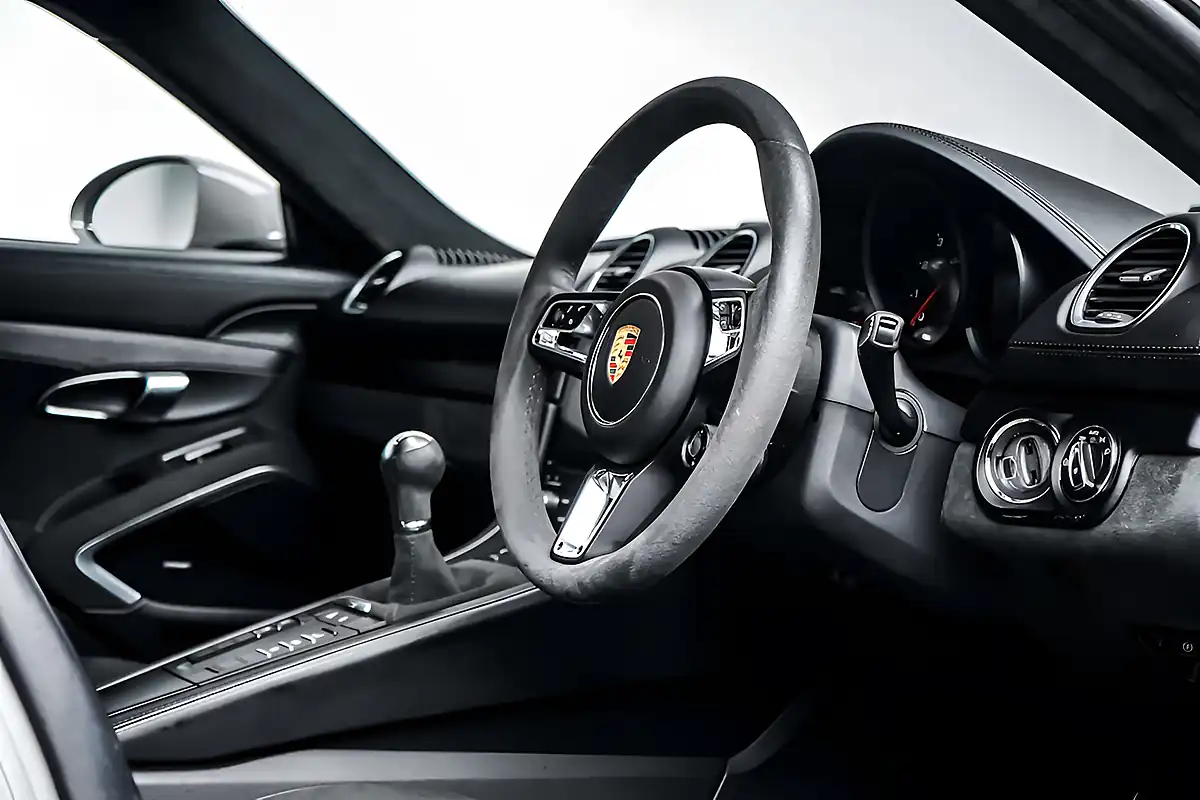 Used 2022 Porsche 718 Cayman Gts Crayon - Interior and Exterior details 8