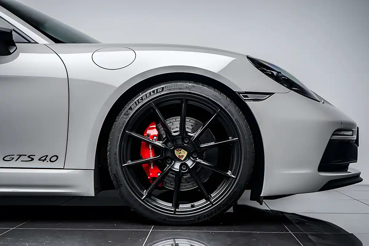 Used 2022 Porsche 718 Cayman Gts Crayon - Interior and Exterior details 9