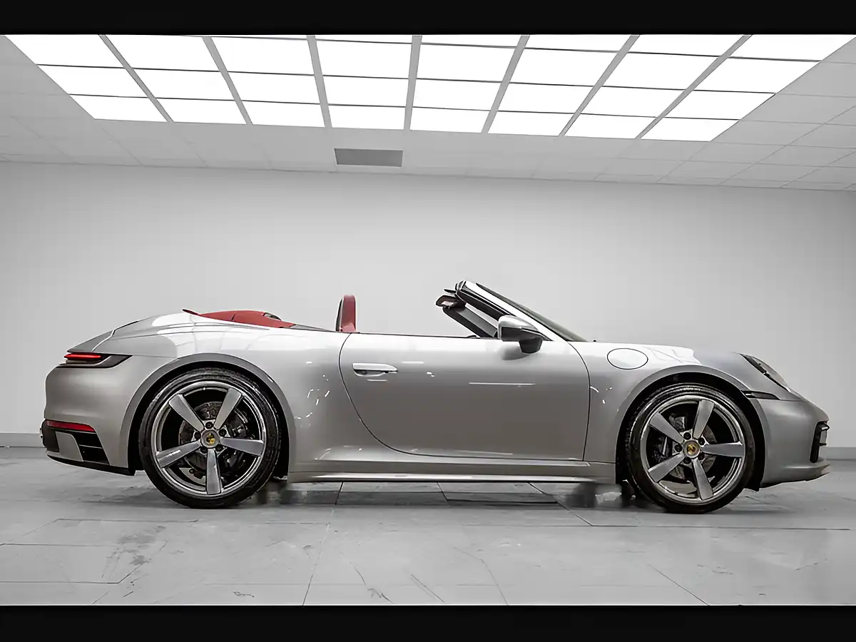 Used 2022 Porsche 911 992 Carrera Silver - Interior and Exterior details 6