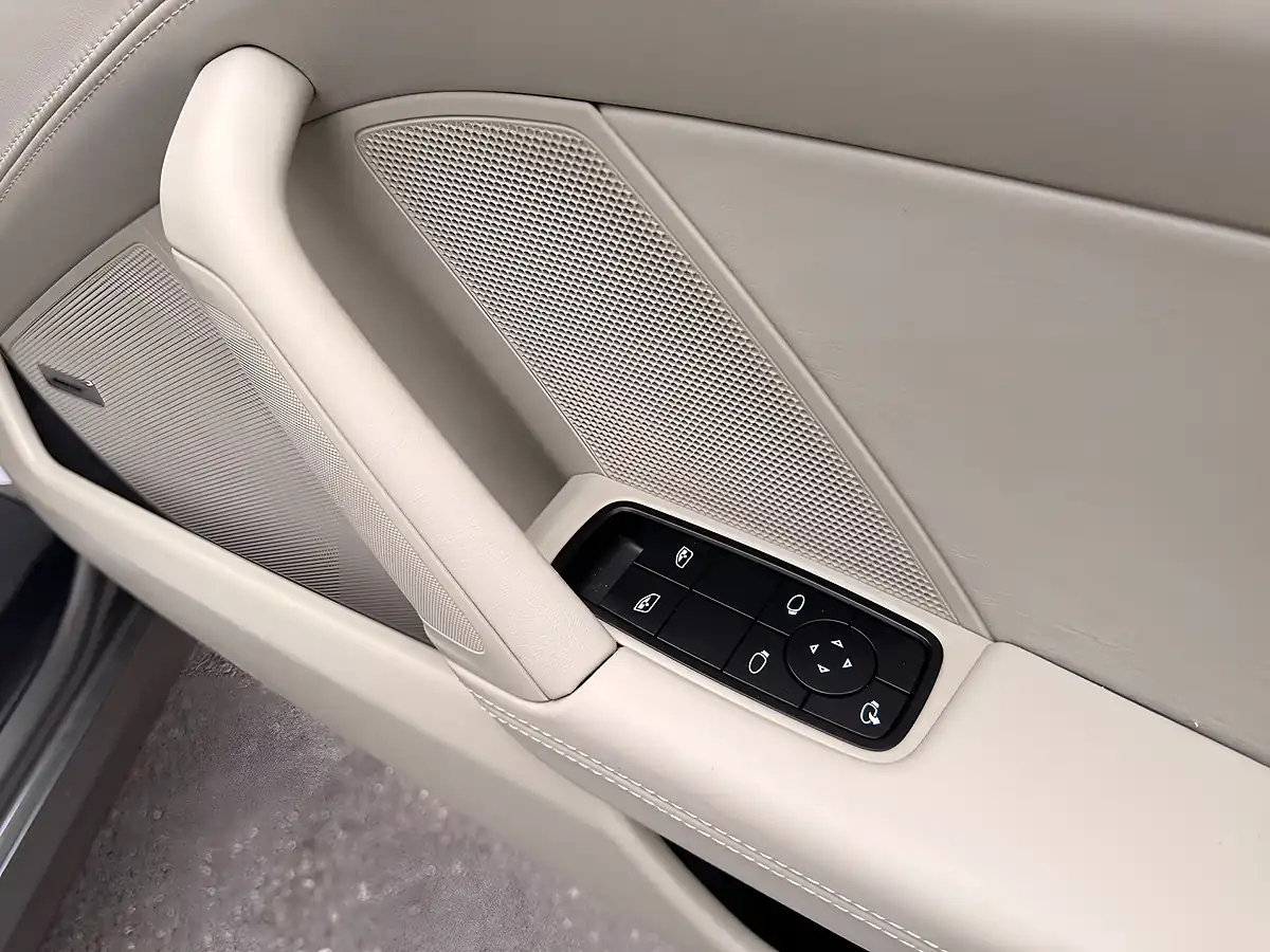 Used 2022 Porsche 911 Carrera Aventurine Green Metallic - Interior and Exterior details 15