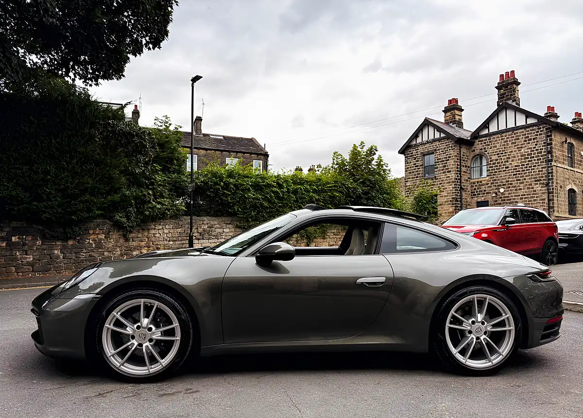 Used 2022 Porsche 911 Carrera Aventurine Green Metallic - Interior and Exterior details 8