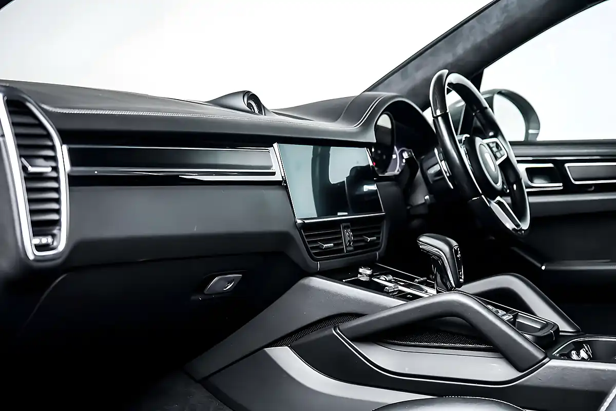 Used 2022 Porsche Cayenne Gts Coupe Crayon - Interior and Exterior details 20