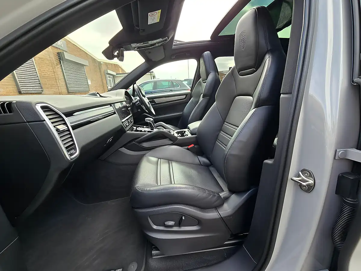 Used 2022 Porsche Cayenne Platinum Edition Grey - Interior and Exterior details 14