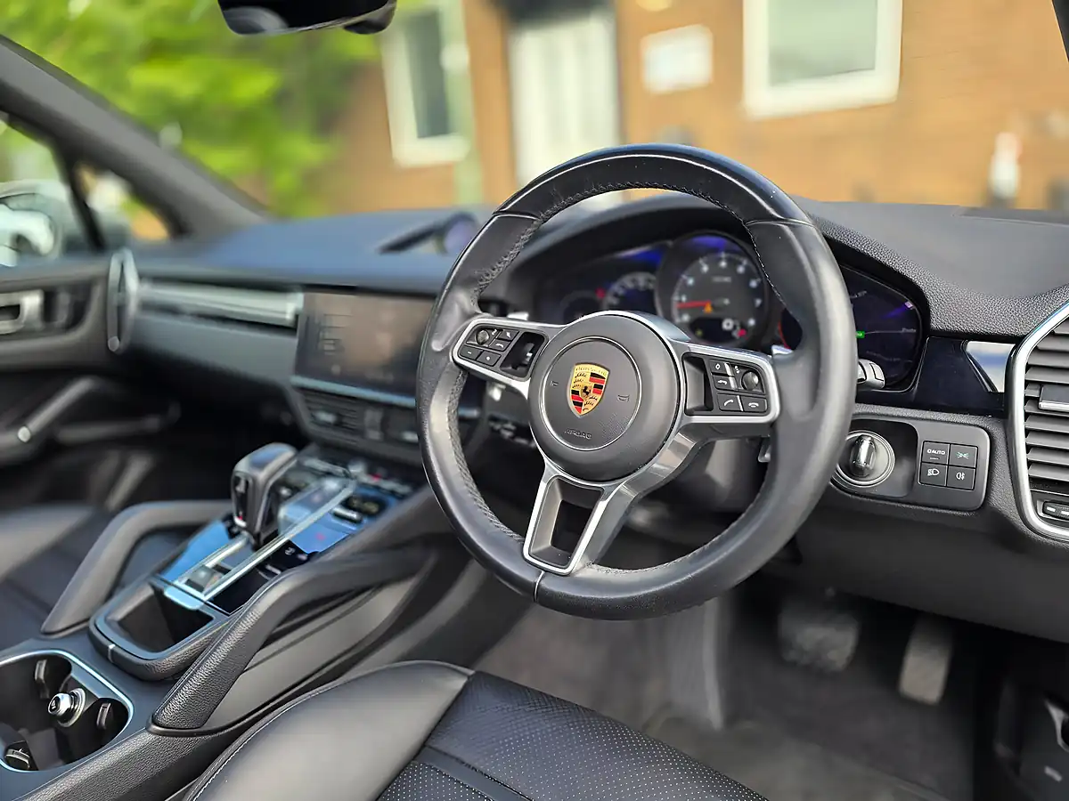 Used 2022 Porsche Cayenne Platinum Edition Grey - Interior and Exterior details 16