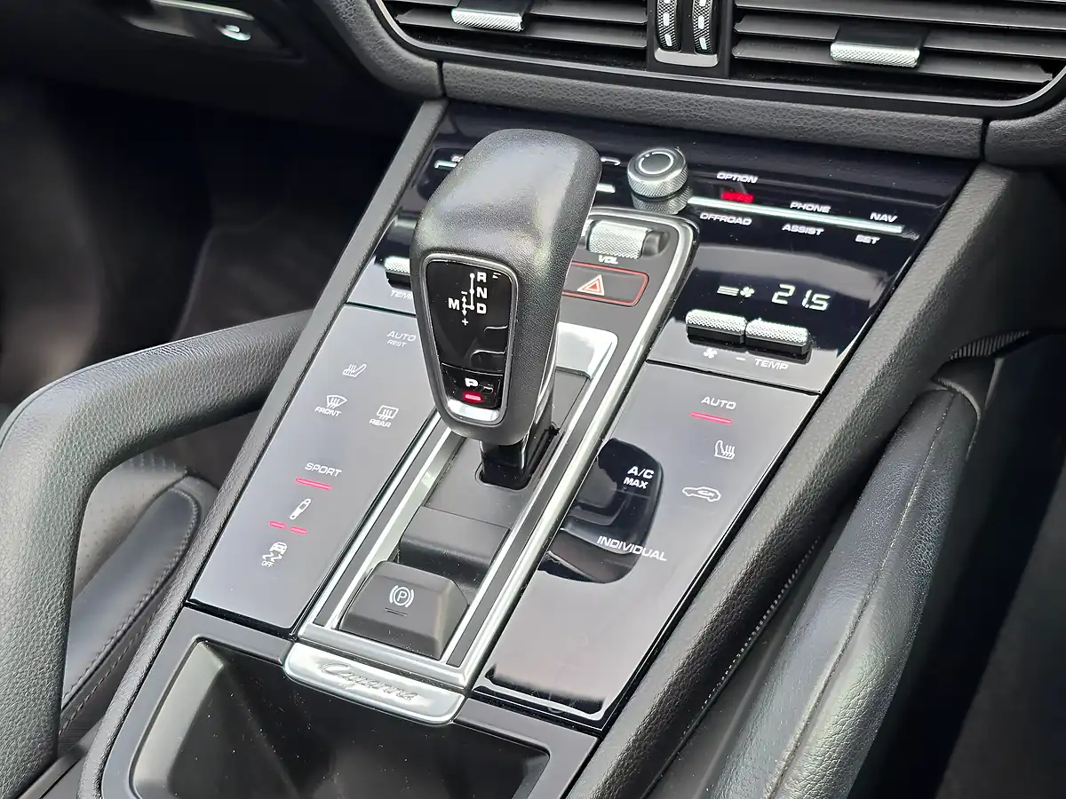 Used 2022 Porsche Cayenne Platinum Edition Grey - Interior and Exterior details 18
