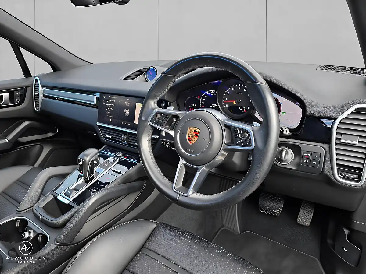Used 2022 Porsche Cayenne Platinum Edition Grey - Interior and Exterior details 5