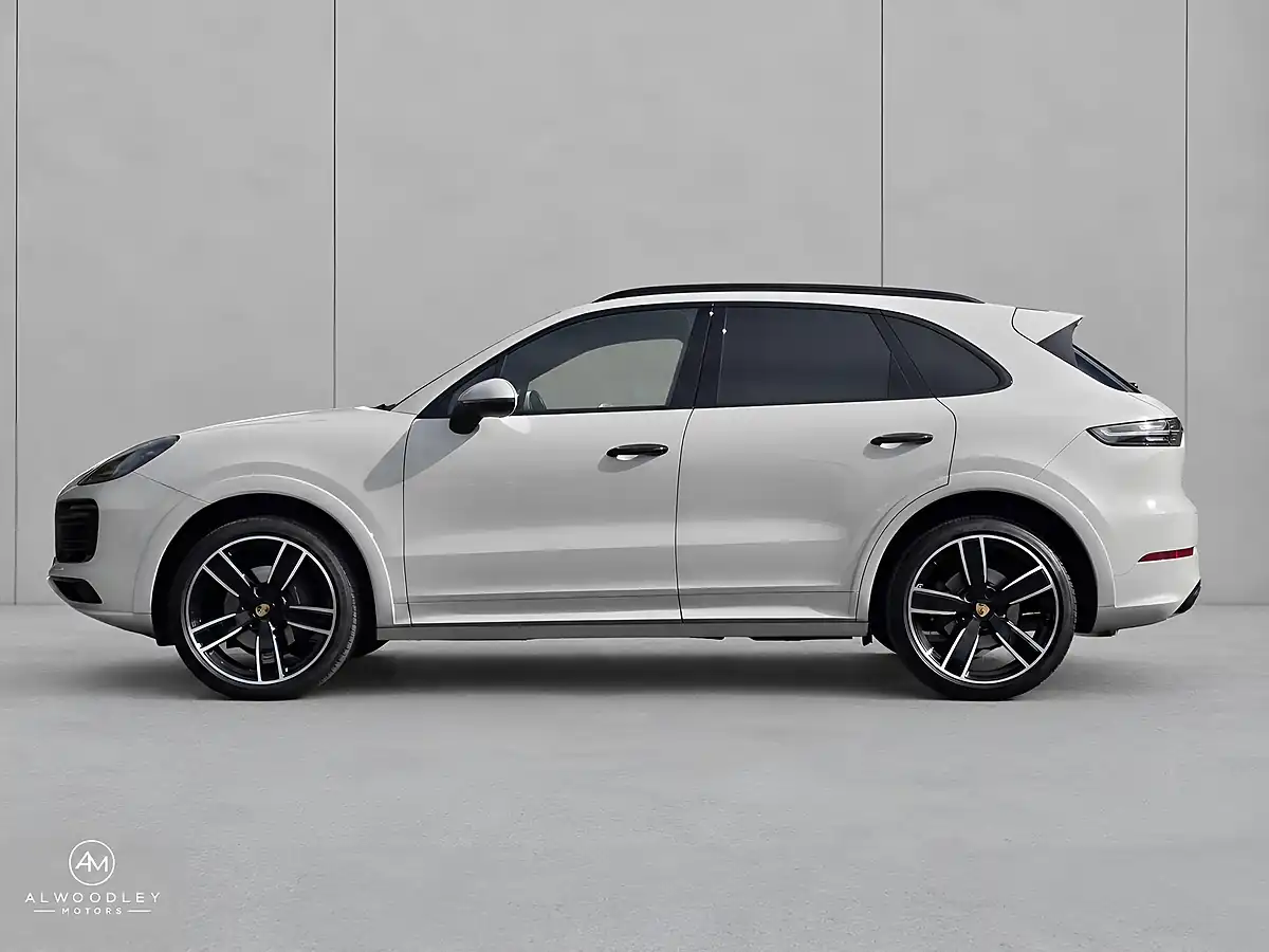 Used 2022 Porsche Cayenne Platinum Edition Grey - Interior and Exterior details 9