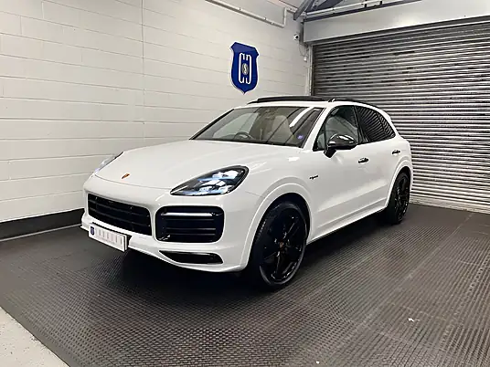 2022 Porsche Cayenne Platinum Edition 3.0 V6 E-Hybrid