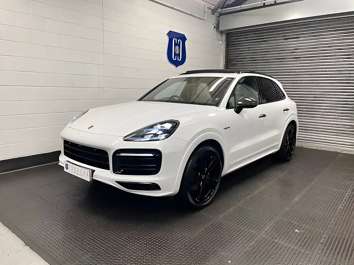 Used 2022 Porsche Cayenne Platinum Edition White - Front View