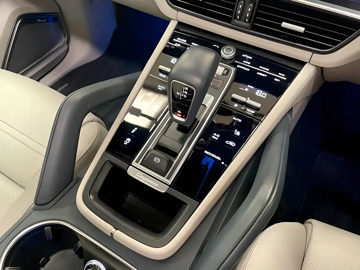 Used 2022 Porsche Cayenne Platinum Edition White - Interior and Exterior details 10