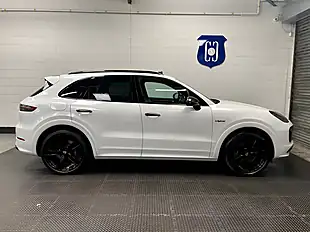 Used 2022 Porsche Cayenne Platinum Edition White - Interior and Exterior details 14