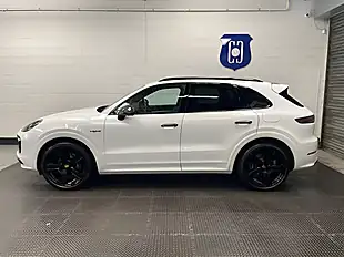 Used 2022 Porsche Cayenne Platinum Edition White - Interior and Exterior details 4