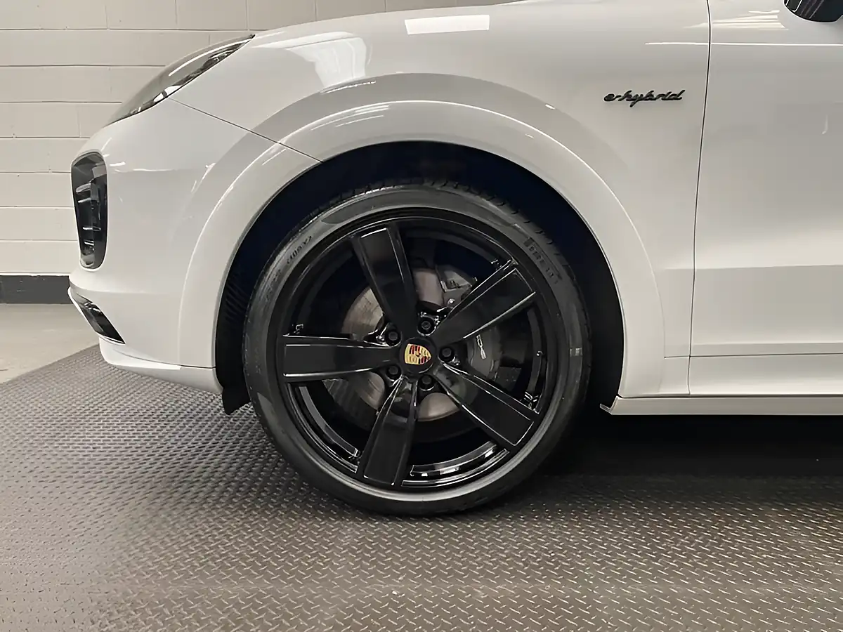 Used 2022 Porsche Cayenne Platinum Edition White - Interior and Exterior details 5