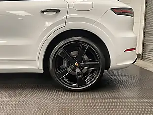 Used 2022 Porsche Cayenne Platinum Edition White - Interior and Exterior details 6