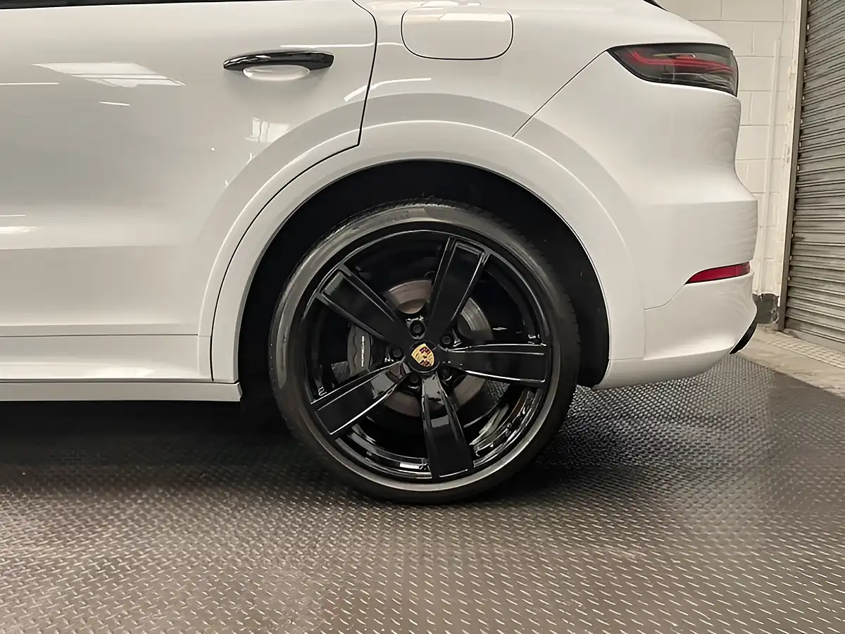 Used 2022 Porsche Cayenne Platinum Edition White - Interior and Exterior details 6