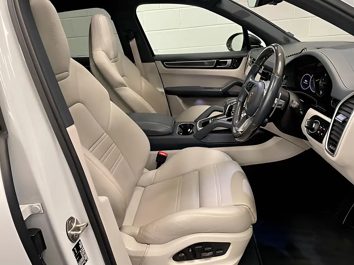 Used 2022 Porsche Cayenne Platinum Edition White - Interior and Exterior details 8