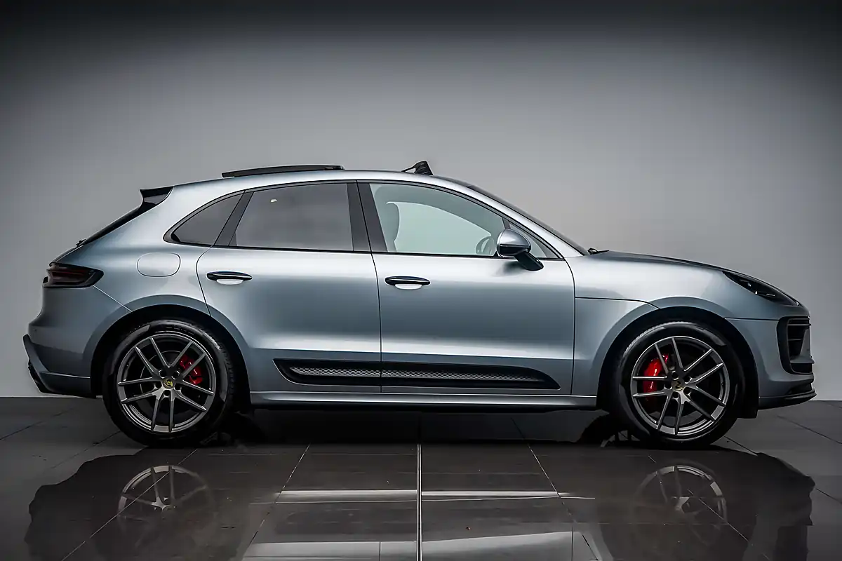 Used 2022 Porsche Macan S Dolomite Silver - Interior and Exterior details 10