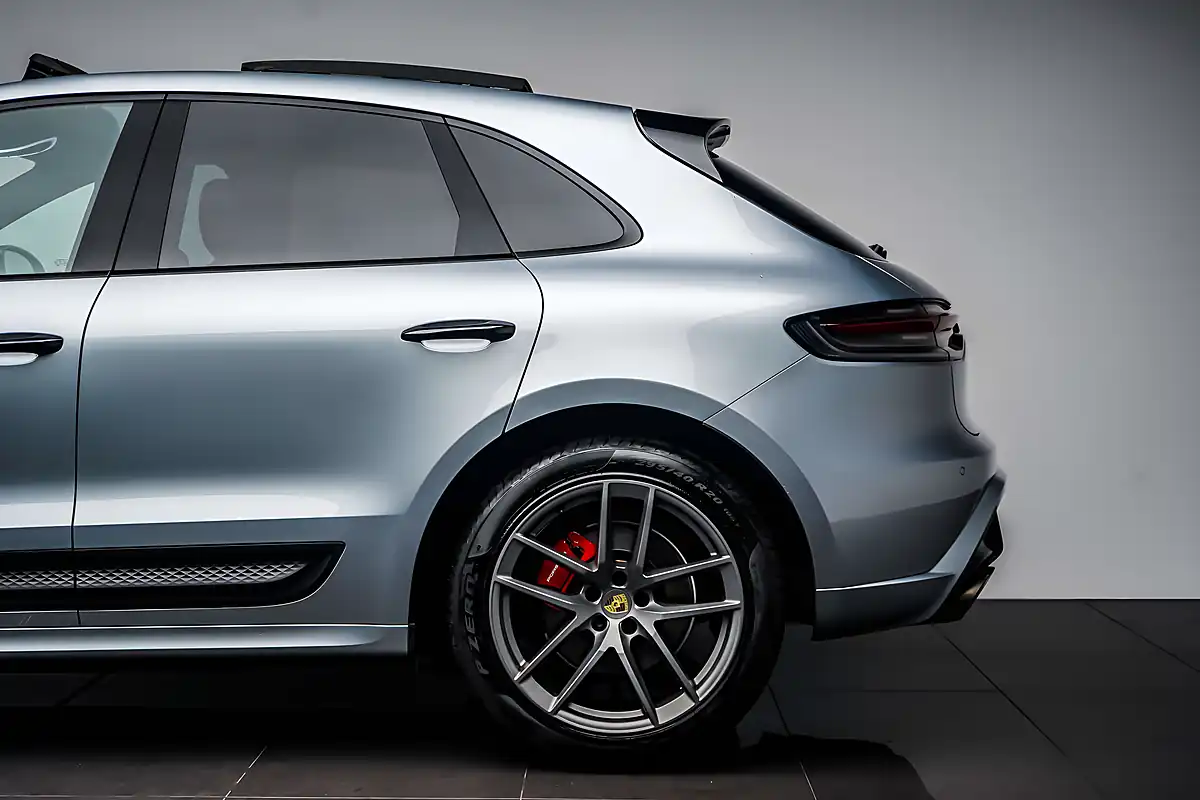 Used 2022 Porsche Macan S Dolomite Silver - Interior and Exterior details 12