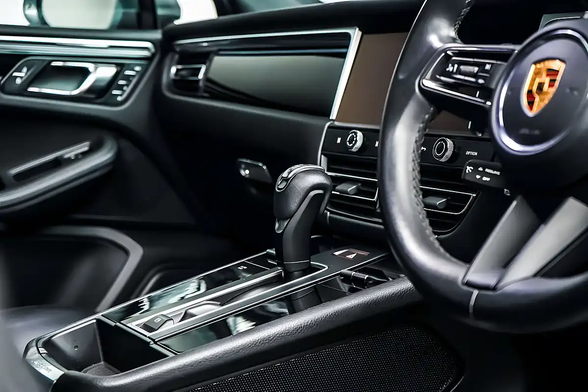 Used 2022 Porsche Macan S Dolomite Silver - Interior and Exterior details 15