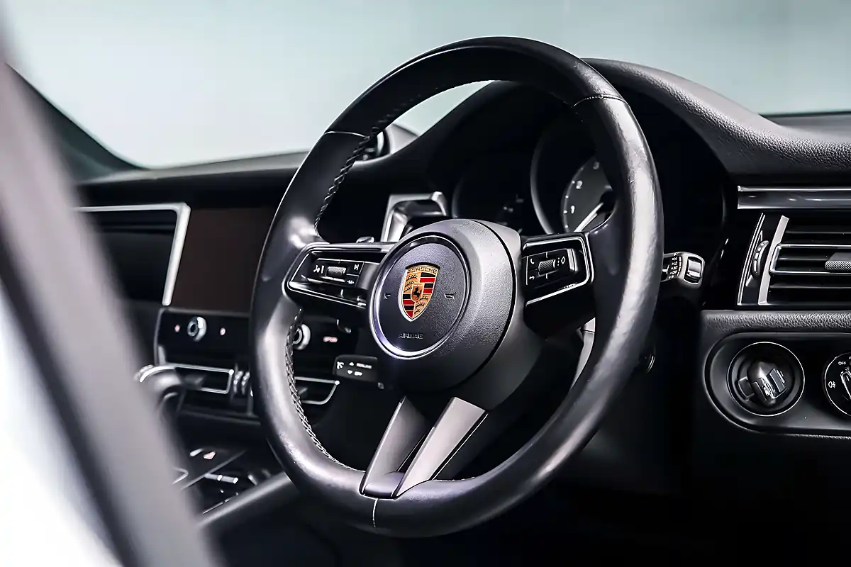 Used 2022 Porsche Macan S Dolomite Silver - Interior and Exterior details 18