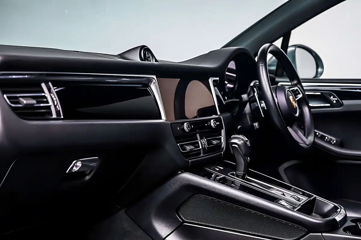 Used 2022 Porsche Macan S Dolomite Silver - Interior and Exterior details 19