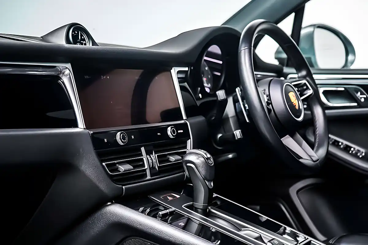 Used 2022 Porsche Macan S Dolomite Silver - Interior and Exterior details 20