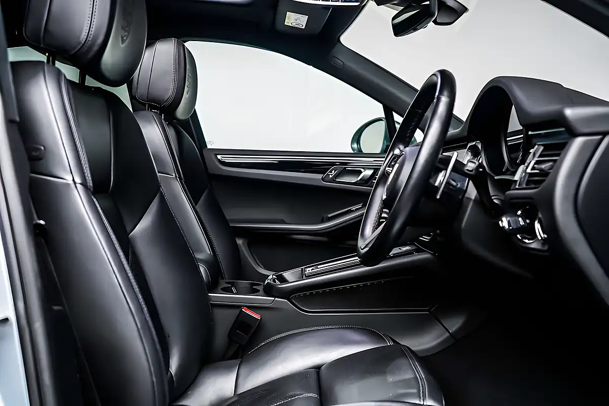 Used 2022 Porsche Macan S Dolomite Silver - Interior and Exterior details 5