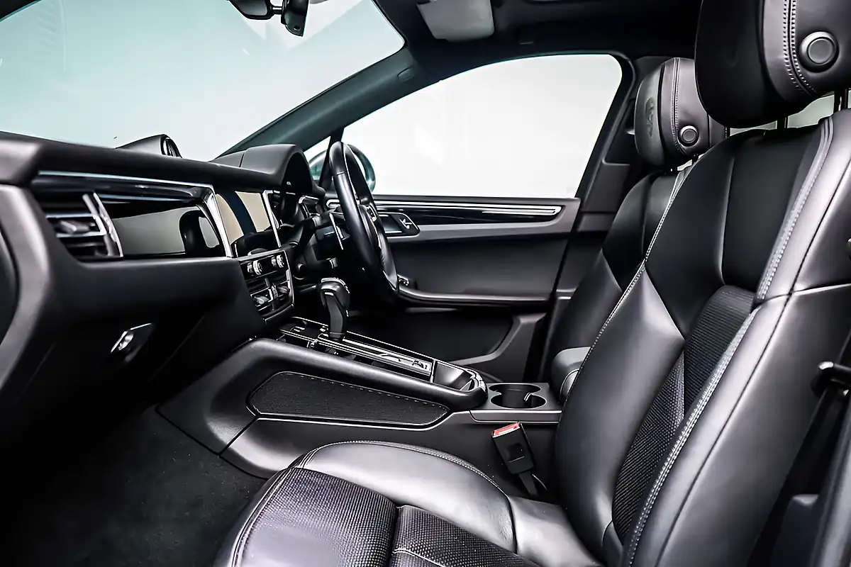 Used 2022 Porsche Macan S Dolomite Silver - Interior and Exterior details 6