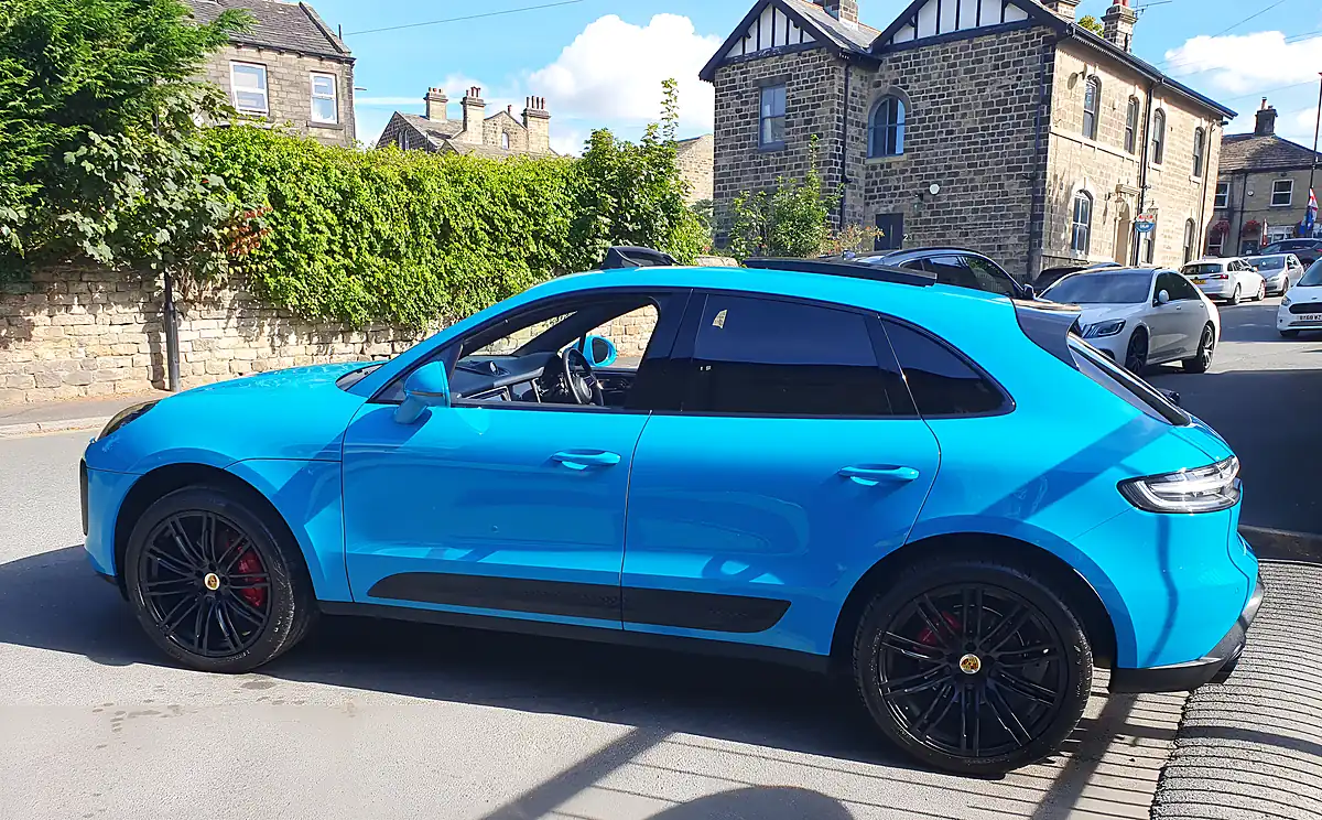 Used 2022 Porsche Macan S Miami Blue - Interior and Exterior details 10