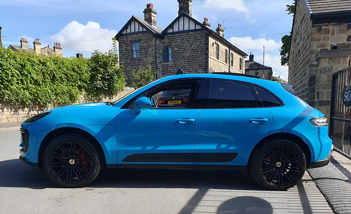 Used 2022 Porsche Macan S Miami Blue - Interior and Exterior details 9