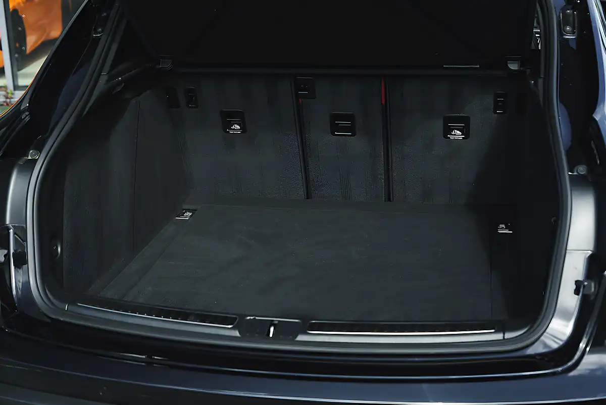 Used 2022 Porsche Macan T Black - Interior and Exterior details 20