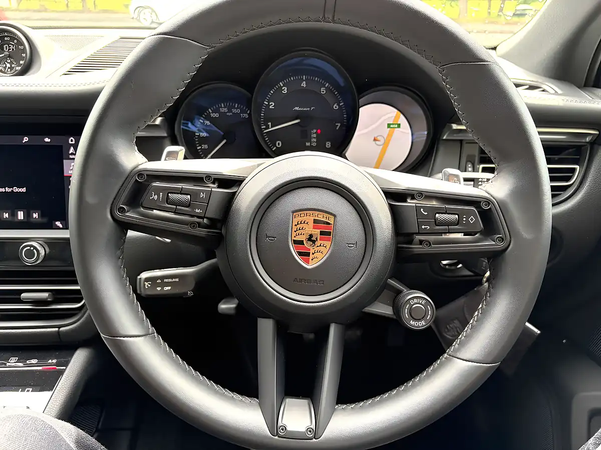 Used 2022 Porsche Macan T Carrera White - Interior and Exterior details 16