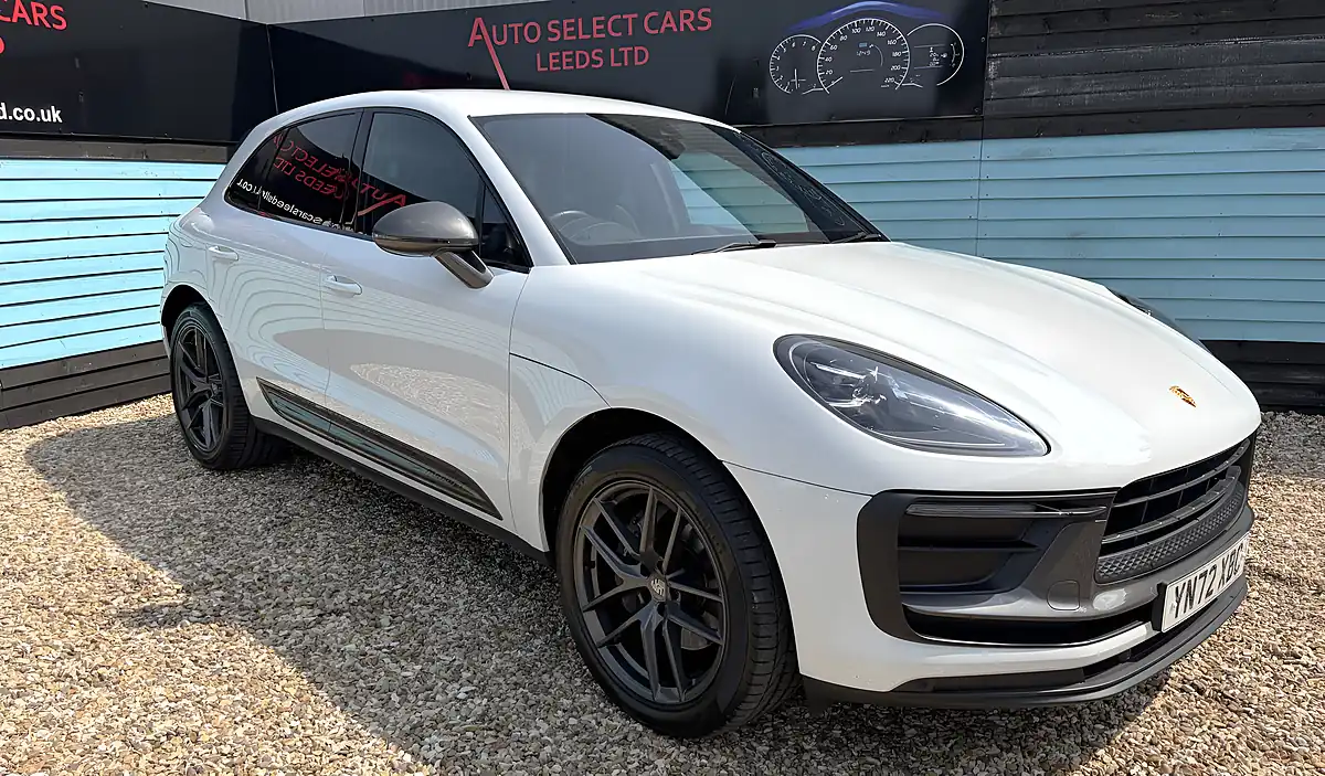 Used 2022 Porsche Macan T Carrera White - Interior and Exterior details 2
