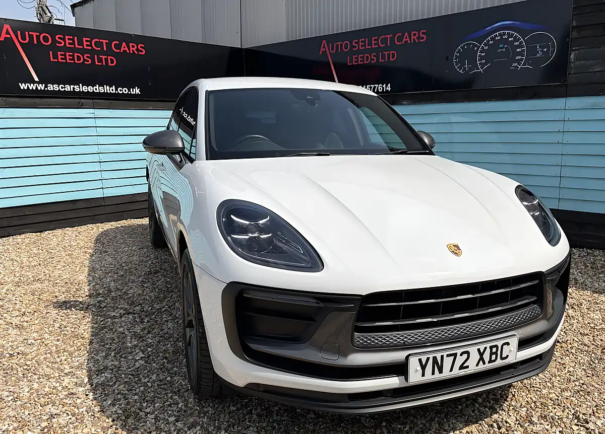 Used 2022 Porsche Macan T Carrera White - Interior and Exterior details 4