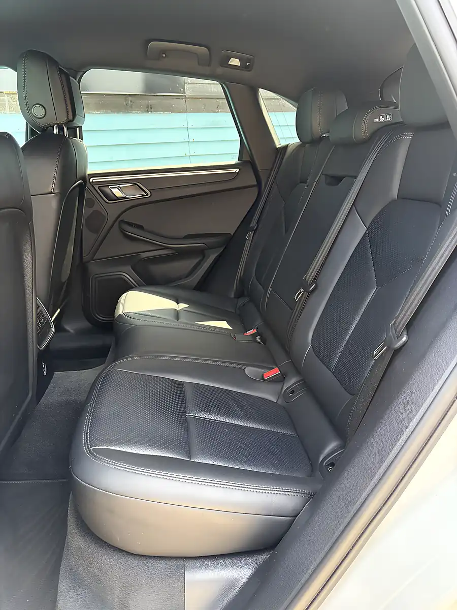 Used 2022 Porsche Macan T Carrera White - Interior and Exterior details 8