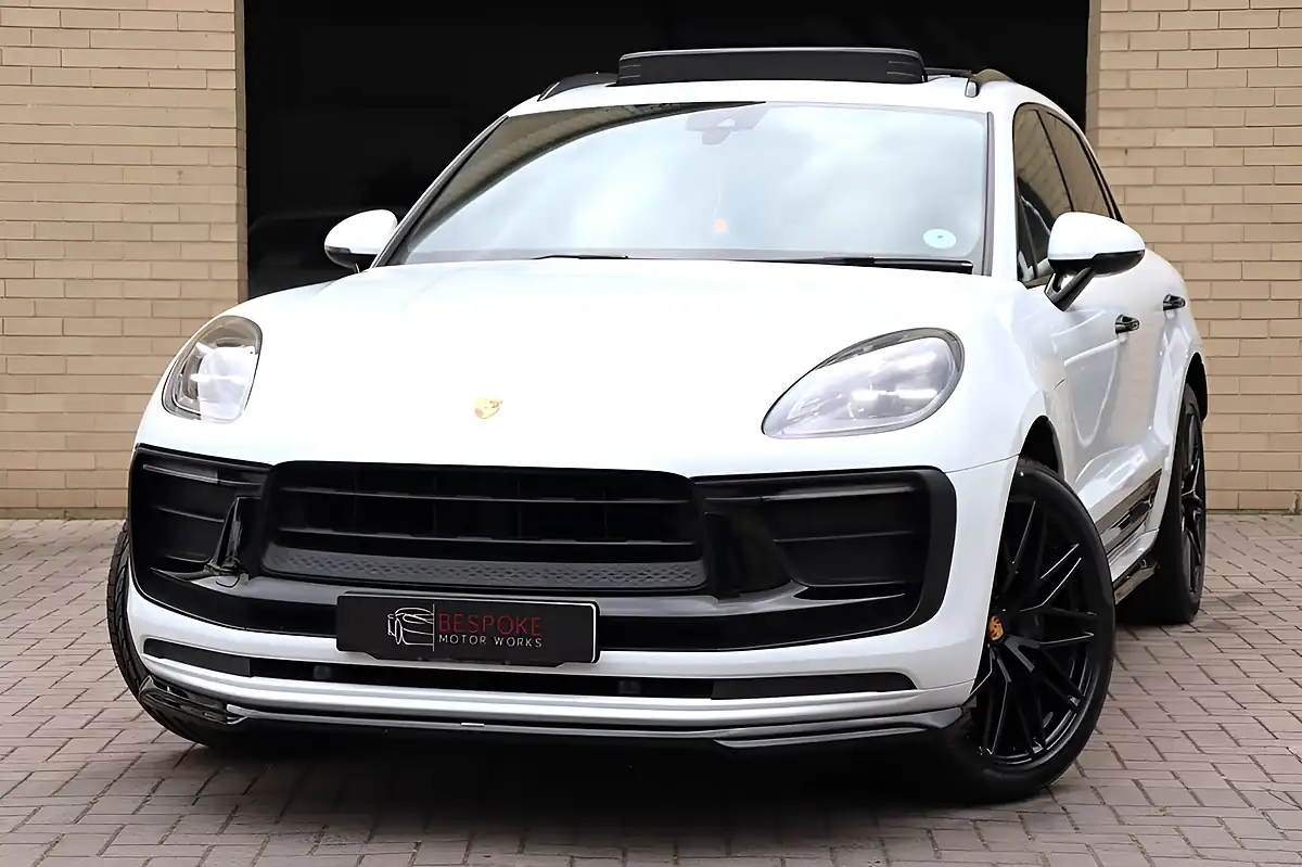 Used 2022 Porsche Macan White - Front View