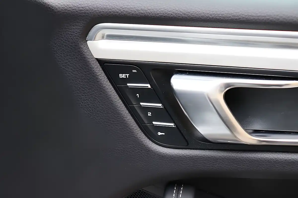 Used 2022 Porsche Macan White - Interior and Exterior details 10