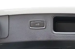 Used 2022 Porsche Macan White - Interior and Exterior details 11