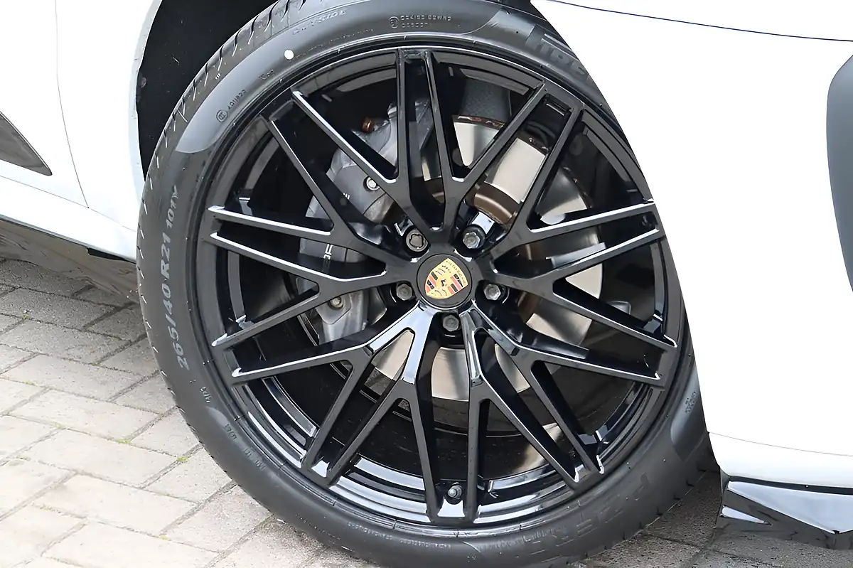 Used 2022 Porsche Macan White - Interior and Exterior details 12