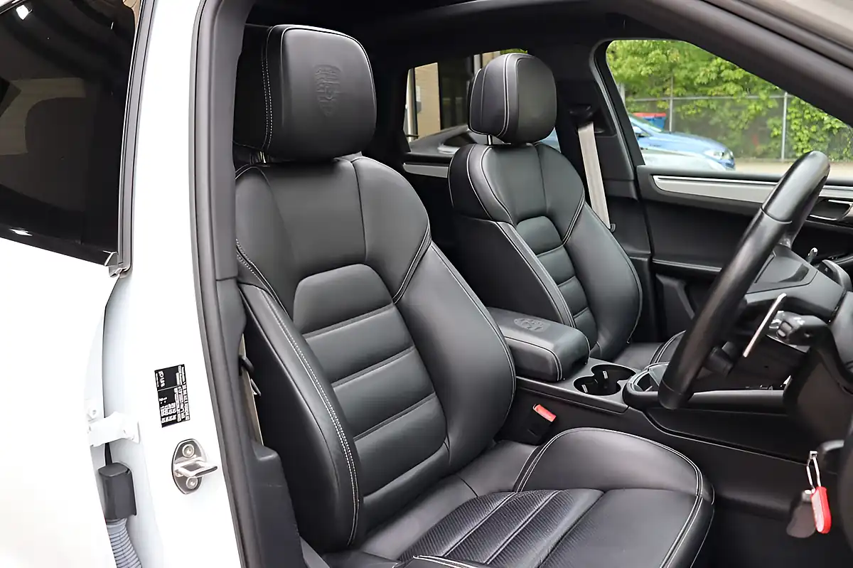 Used 2022 Porsche Macan White - Interior and Exterior details 4