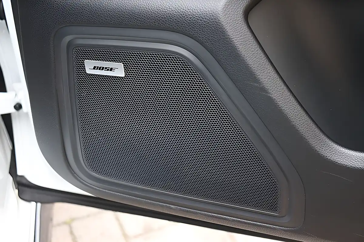 Used 2022 Porsche Macan White - Interior and Exterior details 7