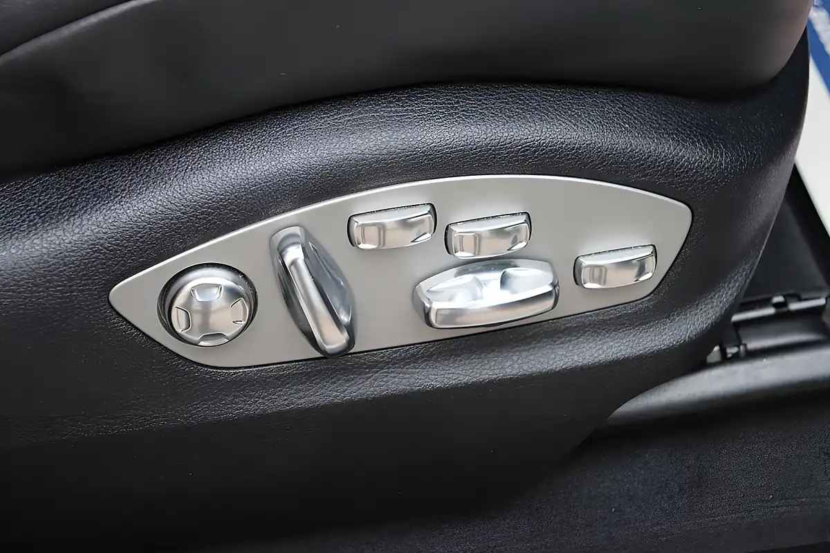 Used 2022 Porsche Macan White - Interior and Exterior details 8