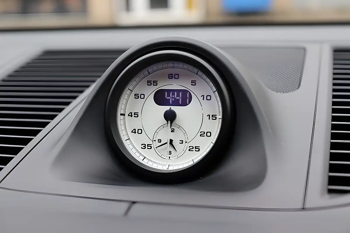 Used 2022 Porsche Macan White - Interior and Exterior details 9
