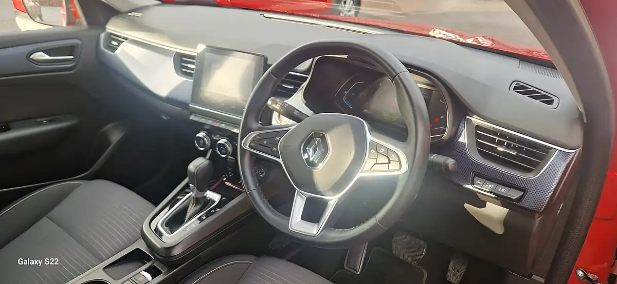 Used 2022 Renault Arkana Iconic Red - Interior and Exterior details 12