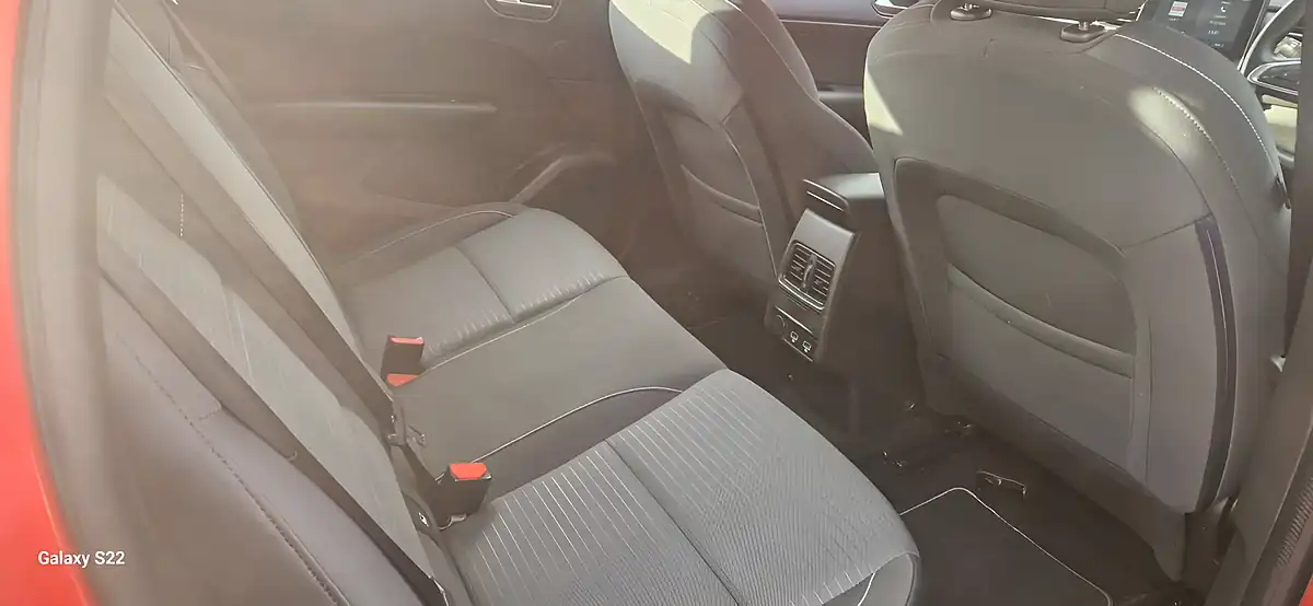 Used 2022 Renault Arkana Iconic Red - Interior and Exterior details 14