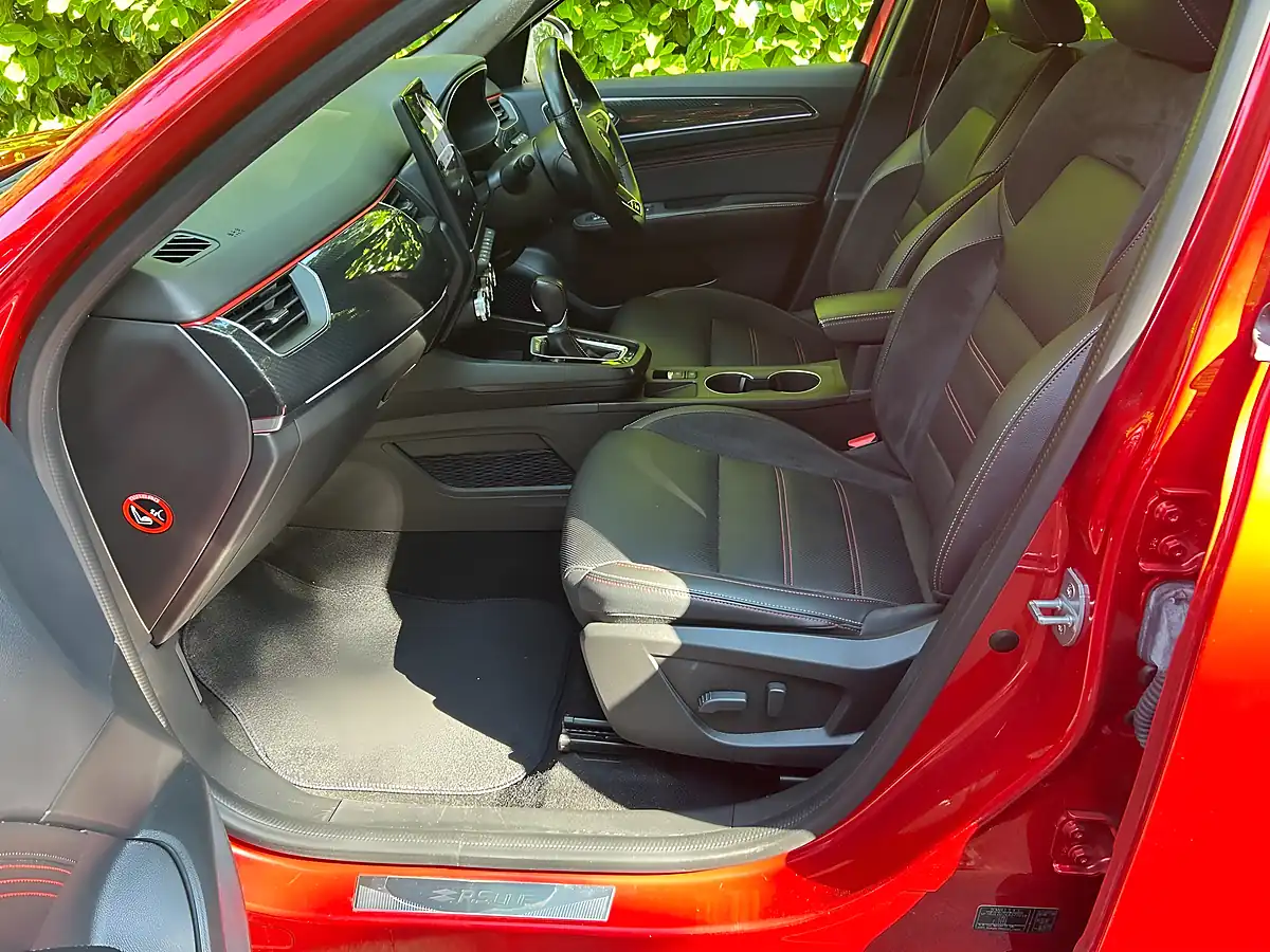 Used 2022 Renault Arkana R.s. Line Red - Interior and Exterior details 10