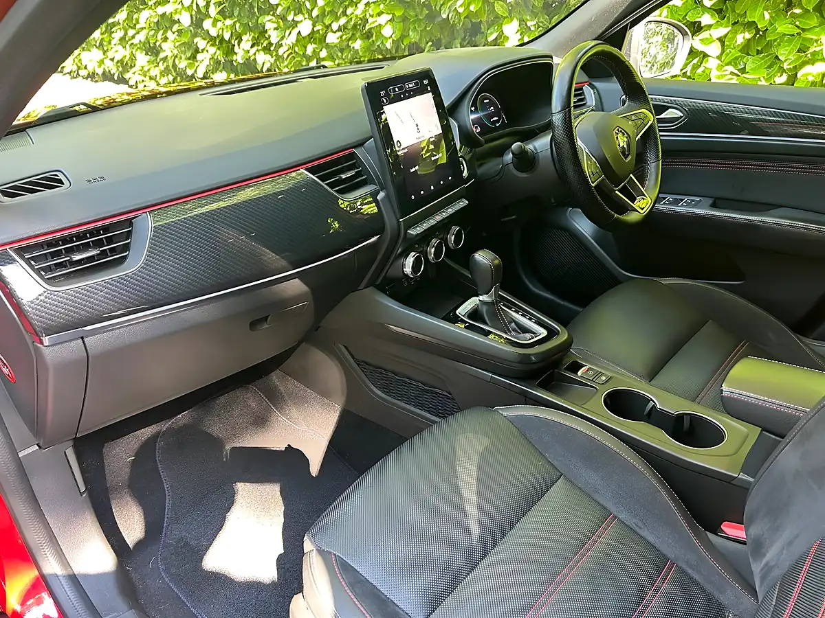 Used 2022 Renault Arkana R.s. Line Red - Interior and Exterior details 11